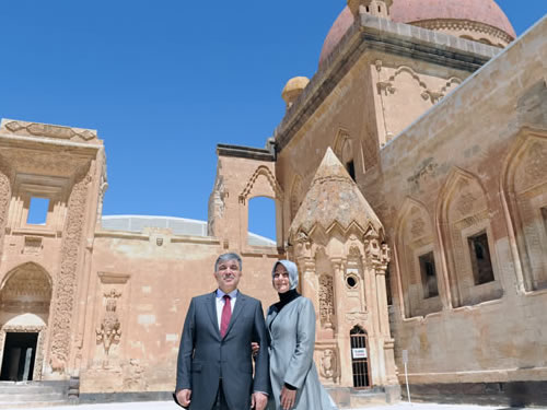 Cumhurbaşkanı Gül, İshak Paşa Sarayı'nı Ziyaret Etti